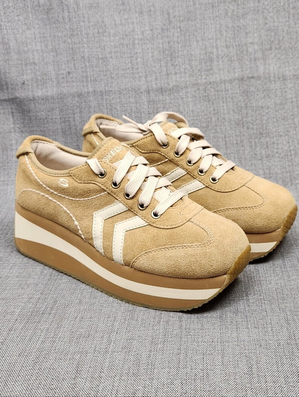 Vintage Skechers Somethin' Else Ran And Cream Suede Leather Platform Sneakers. 8